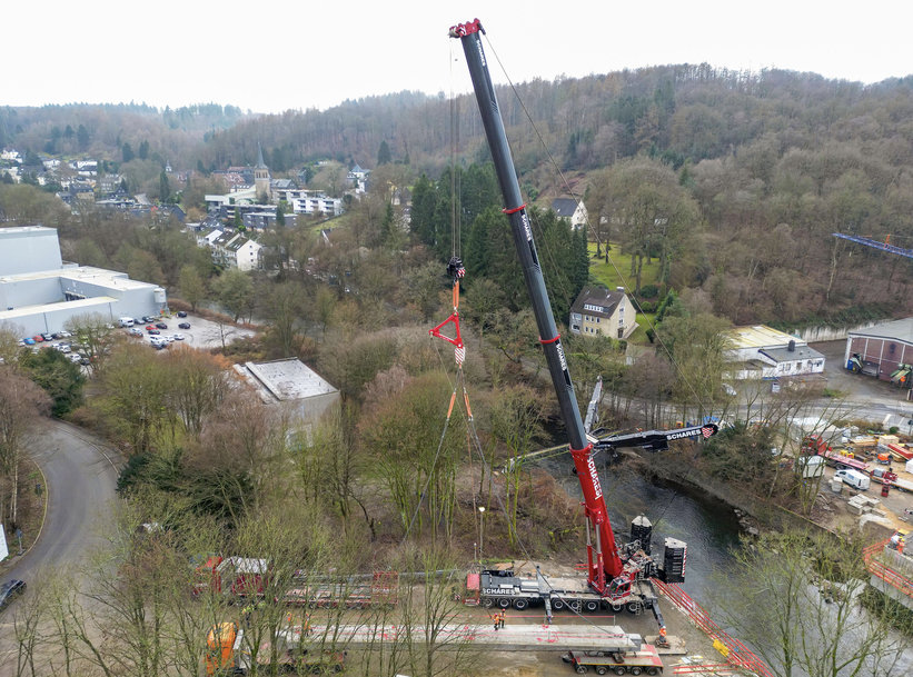 Liebherr-Mobilkrane LTM 1650-8.1 und LTM 1450-8.1 meistern komplexe Brückenerneuerung